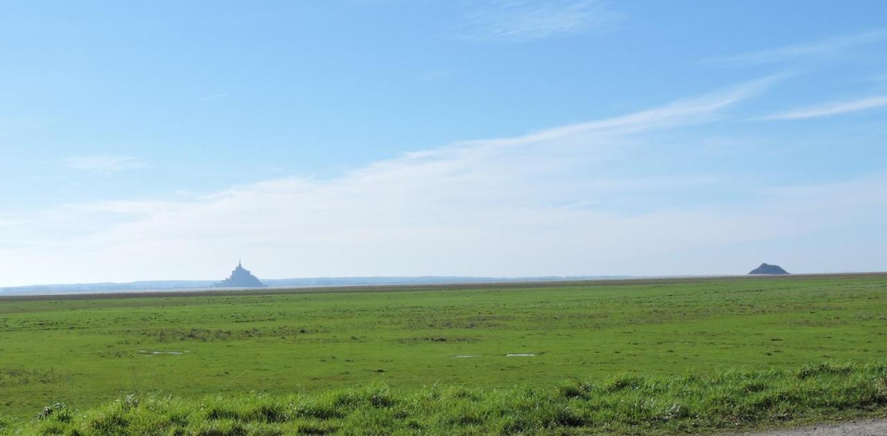 Gite De Charme "La Maison Saint-Leonard" Avec Piscine, Spa, Vue Sur Le Mont Saint-Michel Vains Kültér fotó