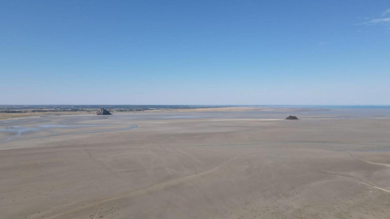 Gite De Charme "La Maison Saint-Leonard" Avec Piscine, Spa, Vue Sur Le Mont Saint-Michel Vains Kültér fotó